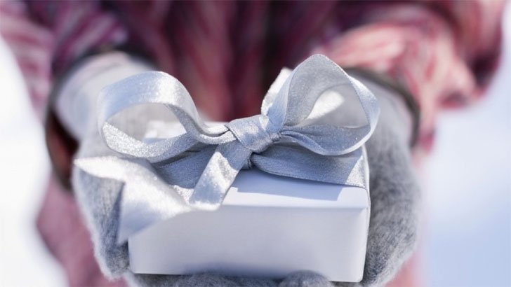 স্বামীর অনুমতি ছাড়া স্ত্রী কি দান-সদকা করতে পারবে?