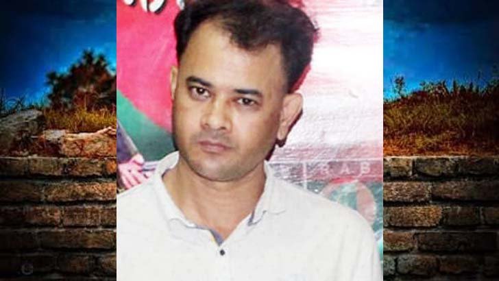 ইয়াবা বিক্রির সময় নারীসহ এসআই আটক