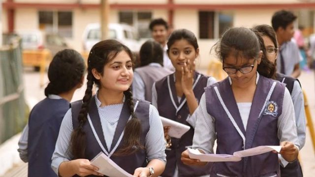 ৭৫% শিক্ষার্থী স্কুল খুলে দেওয়ার পক্ষে