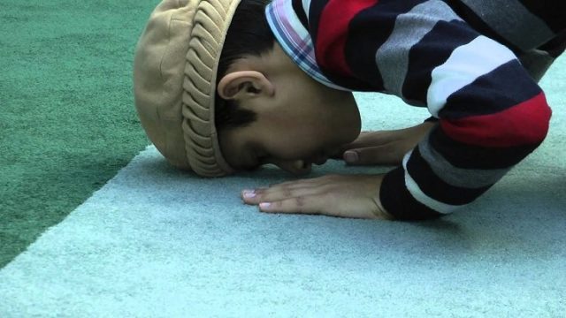 সালাতে মনোযোগ বাড়াতে হবে