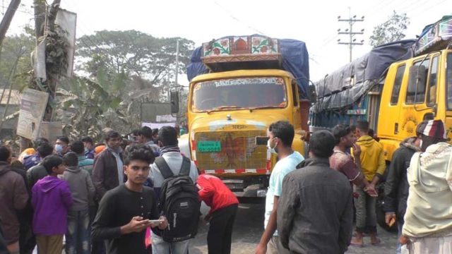 ঝিনাইদহে ট্রাকচাপায় নারীর মৃত্যু