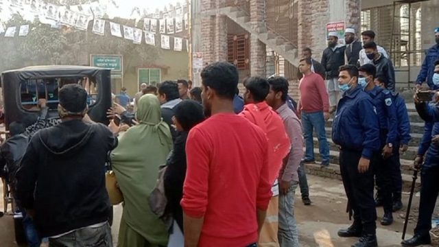 পাবনায় দুই কাউন্সিলর প্রার্থীর সমর্থকদের মধ্যে সংঘর্ষ, আহত ১১