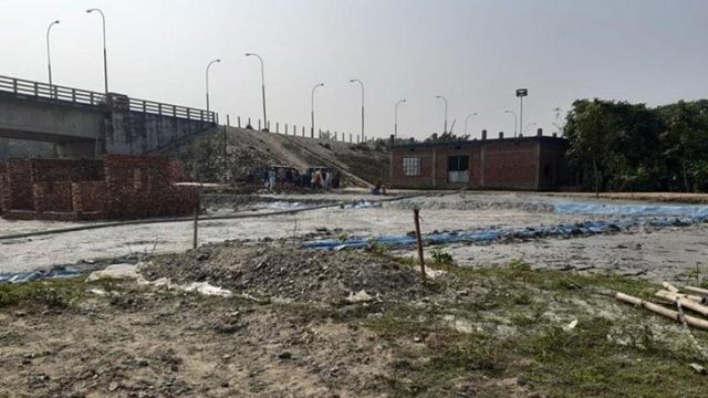 কবরস্থানে নির্মাণ হচ্ছে আশ্রয়ণ প্রকল্পের ঘর!