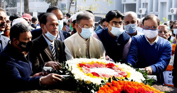সাংবাদিক মিজানুর রহমান খানের অন্তিম যাত্রায় তথ্যমন্ত্রীর শ্রদ্ধা