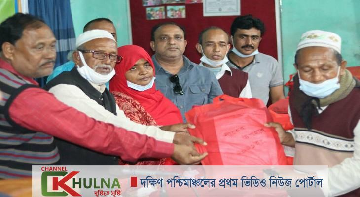 খালিশপুরে দরিদ্রদের মাঝে শীতবস্ত্র বিতরণ