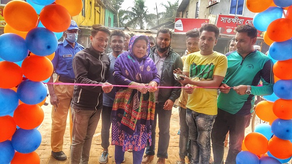 ফকিরহাটে মায়ের দোয়া টেলিকমে স্মার্টফোন জোন এর শুভ উদ্বোধন