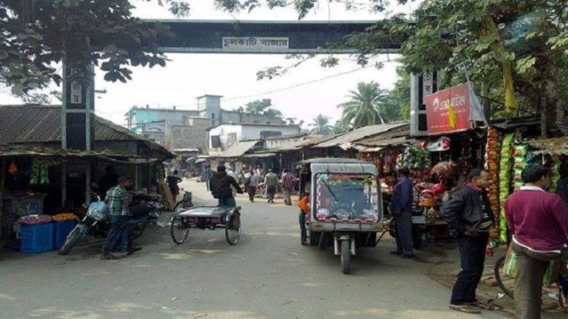 খুলনা-মংলা মহাসড়কের উপর থেকে উচ্ছেদ হচ্ছে বাজার