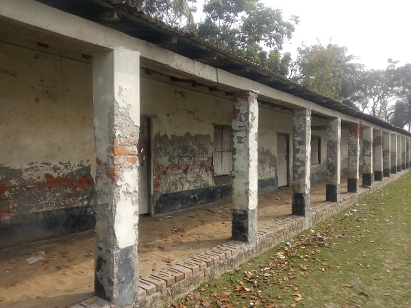 অবহেলিত শিক্ষা প্রতিষ্ঠানের নাম তালার ডুমুরিয়া মাধ্যমিক বিদ্যালয়