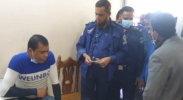 বেনাপোলে ভুয়া সিআইডি আটক