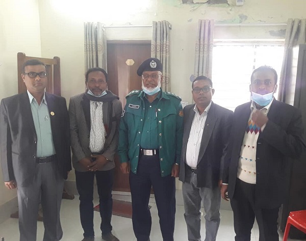 সহকারী কমিশনার ট্রাফিক এর সাথে খুলনা জেলা যাত্রী  কল্যাণ সমিতির সৌজন্য সাক্ষাত