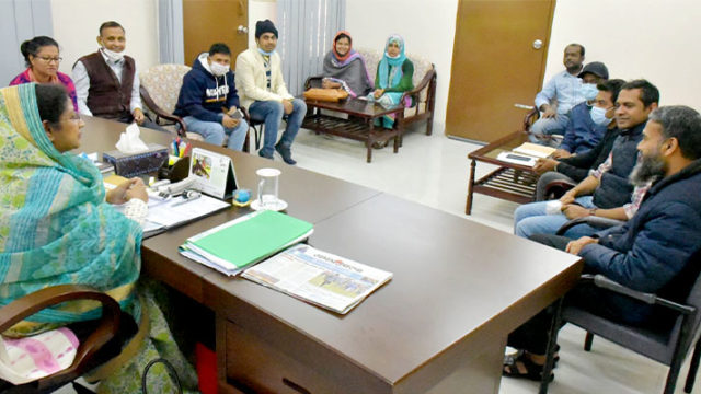 খুবির উপ-উপাচার্যের সাথে শিক্ষক সমিতির সৌজন্য সাক্ষাৎ