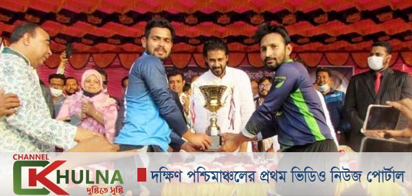 শহীদ শেখ আবু নাসের স্মৃতি ১৬ দলীয় ক্রিকেট টুর্নামেন্টে বিজয়ীদের মাঝে পুরস্কার বিতরণ