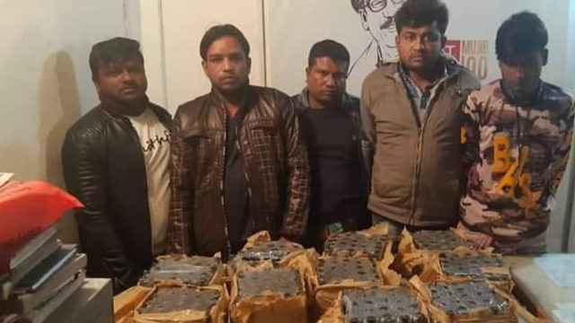 বেনাপোলে ফেনসিডিলসহ আটক ৫