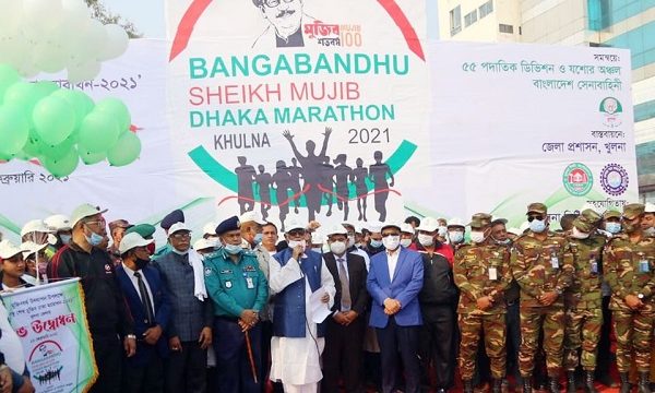 খুলনায় বঙ্গবন্ধু শেখ মুজিব ঢাকা ম্যারাথনের শুভ উদ্বোধন