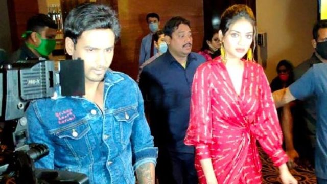 যশকে নিয়ে সিনেমা দেখতে গেলেন নুসরাত