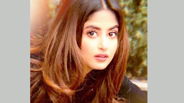 চুলের যত্নে চোখ রাখুন