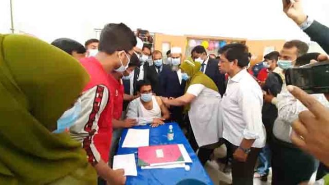 বাগেরহাটে করোনা ভ্যাকসিন কার্যক্রম শুরু
