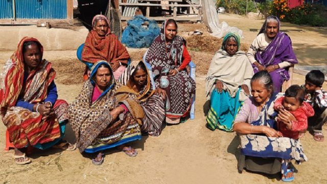 চিতলমারীতে শীতের তীব্রতায় দুর্ভোগে নিম্ন আয়ের মানুষ