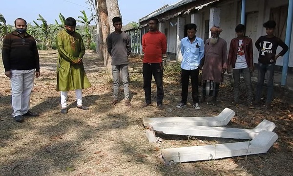 মাগুরায় রাতের আঁধারে শহীদ মিনার ভাংচুর