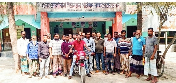 পাইকগাছায় ইউএনডিপি’র পুরস্কারে ভূষিত হলেন দুু’ ইউপি চেয়ারম্যান এনামুল-কওসার