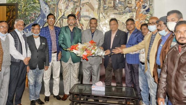 খুলনা প্রেসক্লাবের নব-নির্বাচিত নেতৃবৃন্দকে সাবেক এমপি মিজানের ফুলেল শুভেচ্ছা