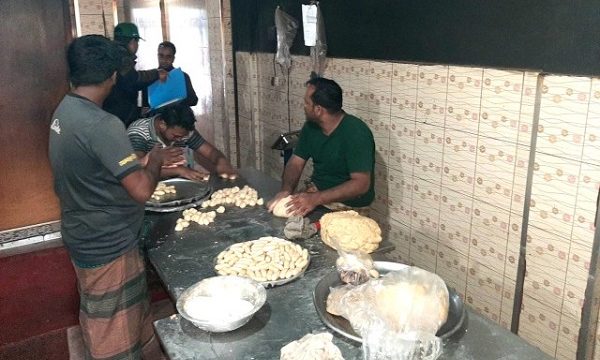 ‘মিস্টিমহল’র মিষ্টি তৈরী হচ্ছে নোংরা পরিবেশে