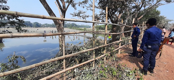 মোংলায় জমি দখল করে নেয়ার অভিযোগ প্রভাবশালীদের বিরুদ্ধে