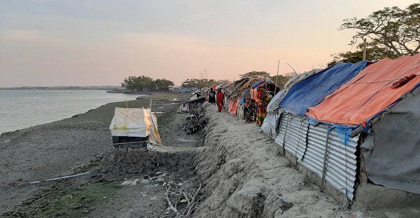 আম্ফান বিধ্বস্ত উপকূলীয় জনপদ সাতক্ষীরায় দীর্ঘমেয়াদী ত্রাণ ও পুনর্বাসন সহায়তা, ঝুঁকিপূর্ণ বাঁধ সংষ্কারসহ বিশেষ বরাদ্দের দাবি