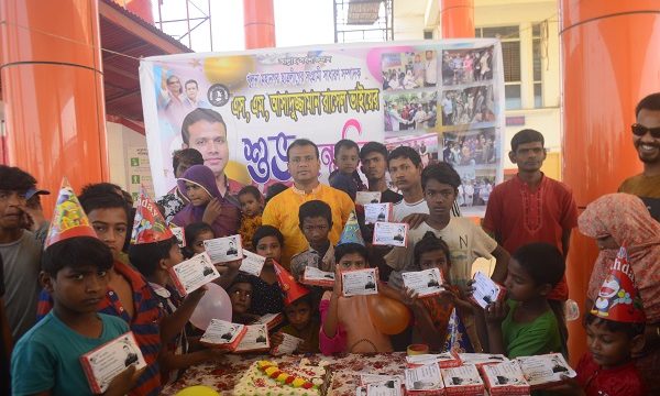 একজন মানবিক ছাত্রনেতা আসাদুজ্জামান রাসেল, নিজের জন্মদিনে পথশিশু ও এতিমদের সাথে আনন্দ ভাগাভাগি