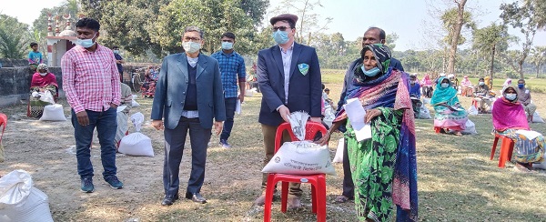 উত্তরণ এর সহযোগিতায় তালায় প্রান্তিক জনগোষ্ঠীর মাঝে খাদ্য সহায়তা প্রদান