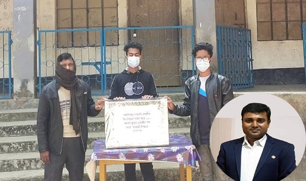 তালায় শৈশবের স্কুলের শিশু শিক্ষার্থীদের জন্য উপহার পাঠালেন ডিএমপির ডিসি শ্যামল মুখার্জী