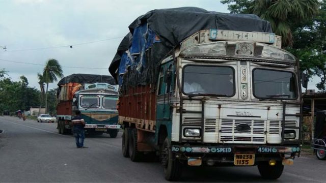 পেট্রাপোল বন্দরের ধর্মঘট প্রত্যাহার, বেনাপোল দিয়ে আমদানি-রপ্তানি শুরু