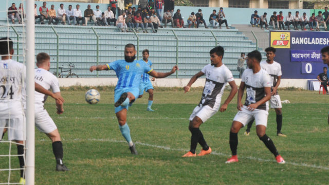 পাতানোর অভিযোগে ব্রাদার্সের উল্টো প্রশ্ন, আরামবাগের উত্তর রোববার
