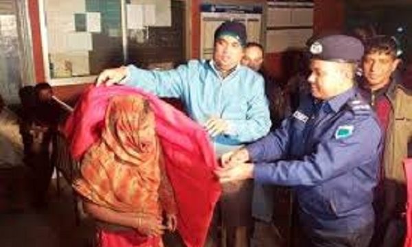 ঝিনাইদহে দুস্থ শীতার্তদের মধ্যে পুলিশের শীতবস্ত্র বিতরণ