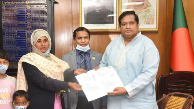 স্বর্ণজয়ী ক্রীড়াবিদ পেলেন প্রধানমন্ত্রীর ফ্ল্যাট-টাকা