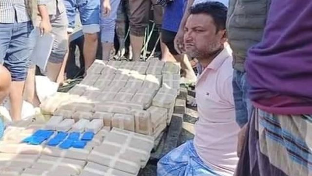 কক্সবাজারে ট্রলারে মিলল সাত বস্তাভর্তি ১৪ লাখ ইয়াবা