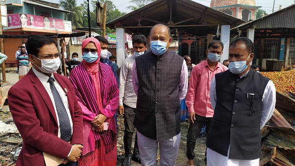 চিতলমারীতে অগ্নীকান্ডে ভষ্মীভূত ঘর পরিদর্শনে প্রশাসন