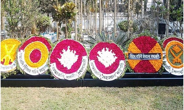 পিলখানার শহীদদের প্রতি রাষ্ট্রপতি ও প্রধানমন্ত্রীর শ্রদ্ধা