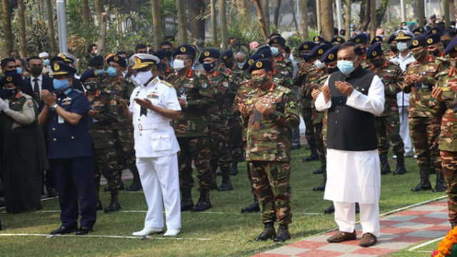 পিলখানা ট্র্যাজেডি: ফুলেল শ্রদ্ধায় নিহতদের স্মরণ