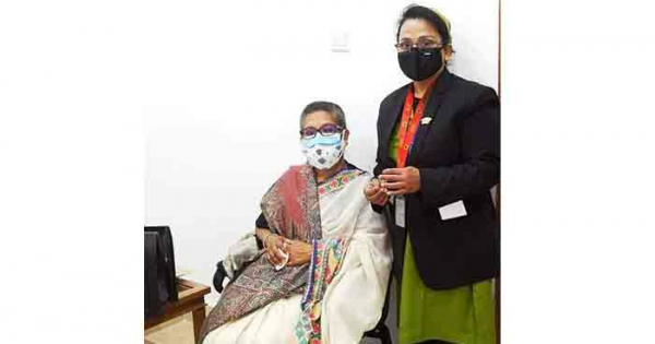 করোনার টিকা নিলেন শেখ রেহানা