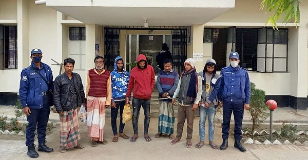 সাংবাদিক নির্যাতনের অভিযোগে আটক ৪, মামলা