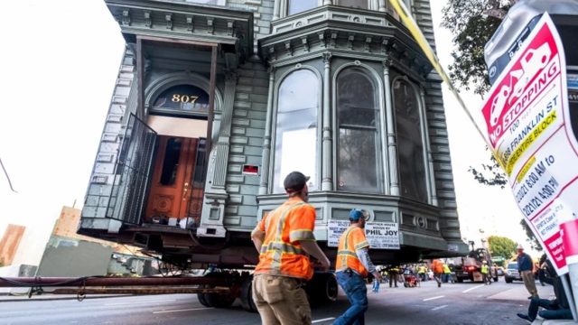 সরিয়ে নেওয়া হলো ১৩৯ বছরের বাড়ি, থাকল অক্ষত