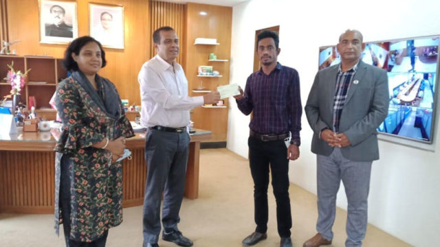 ১০০ টাকার খাবার কিনে মিলল ৫০ হাজার টাকা পুরস্কার