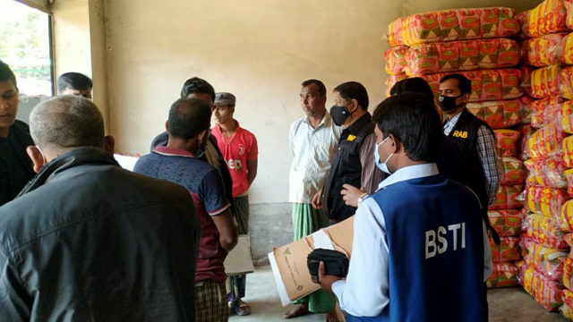 সাতক্ষীরায় ৫ জনকে ৩ লাখ ১০ হাজার টাকা অর্থদন্ড