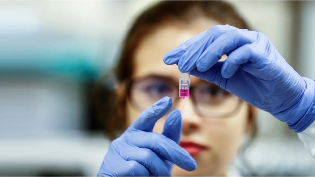 অক্সফোর্ডের টিকা নেওয়ার পর ডেনমার্কে ২ জনের রক্ত জমাট বাঁধার খবর