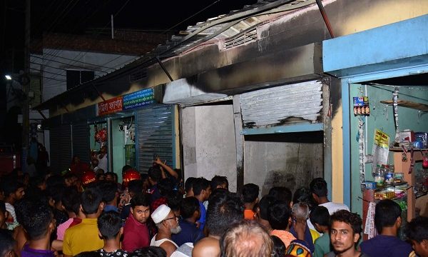 খালিশপুরে অগ্নিকান্ডে মুদি দোকান পুড়ে ছাই