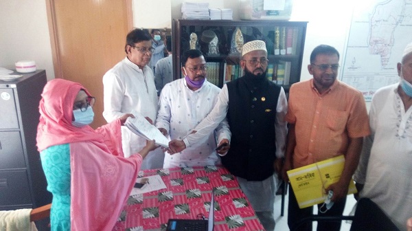 দিঘলিয়া উপজেলার ইউপি নির্বাচনে চেয়ারম্যান প্রার্থীদের মনোনয়ন পত্র জমা