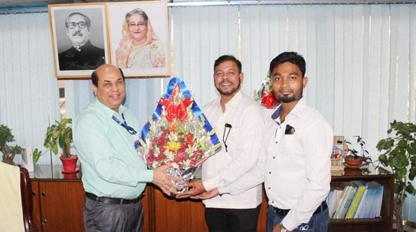 বাংলাদেশ ব্যাংকের নির্বাহী পরিচালকের সাথে গ্লোবাল খুলনার মতবিনিময়