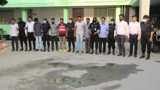 টিভি রিপোর্টার করার লোভ দেখিয়ে টাকা নিচ্ছিলেন তারা