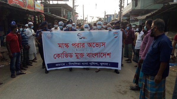 দিঘলিয়ায় খুলনার নবাগত পুলিশ সুপারের জনসচেতনতা মূলক আলোচনা ও মাস্ক বিতরণ